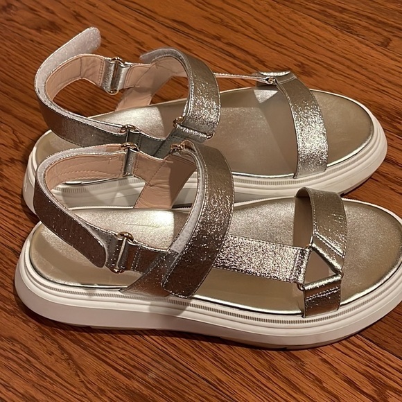 Stuart Weitzman Women’s Silver Zoelie Sandals Size 8.5 - Picture 3 of 8
